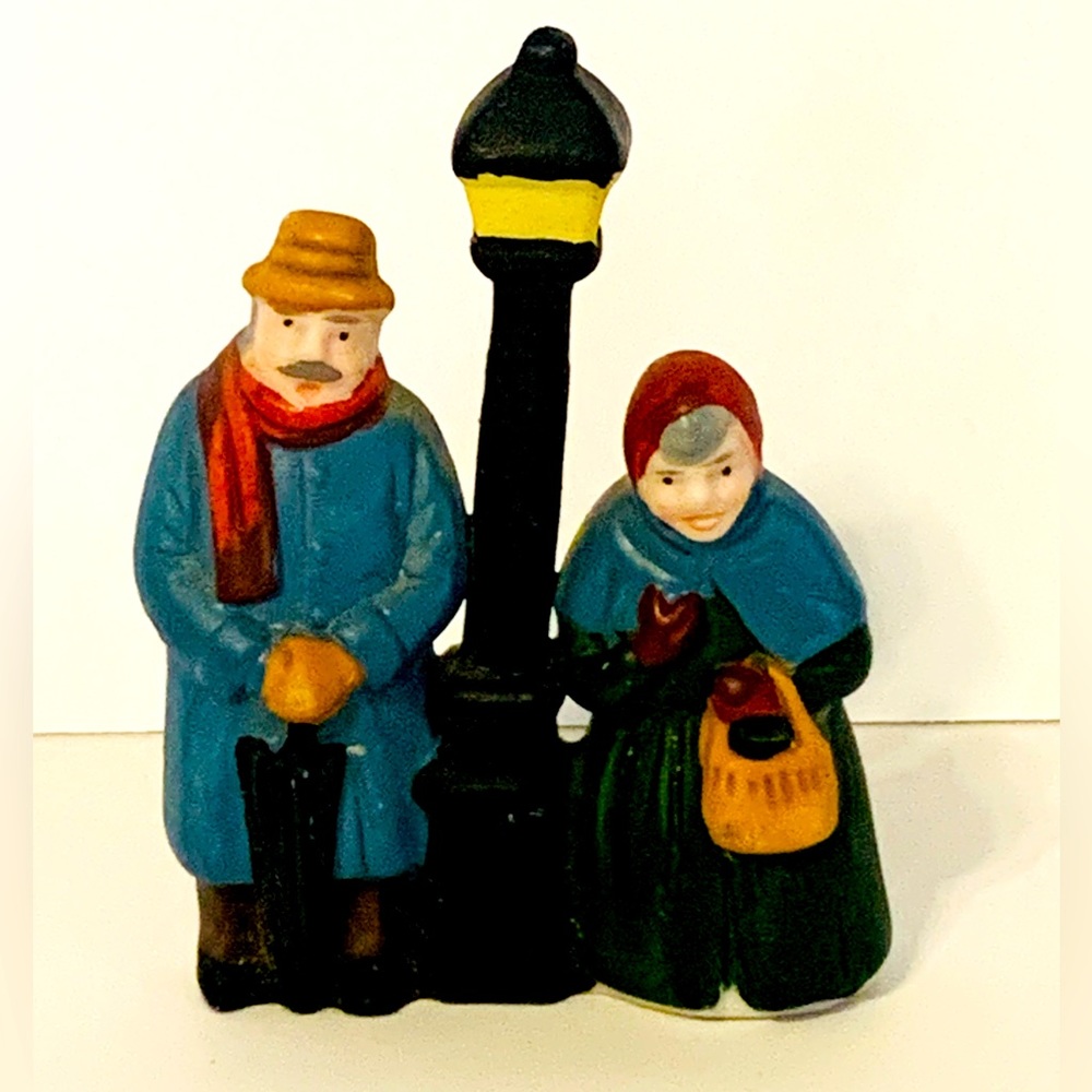 Dept 56 Dickens Village Carolers